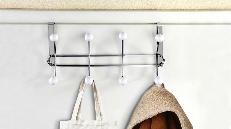 Elegante y funcional: elegir el colgador de ropa para colocar encima de la puerta perfecto para su hogar